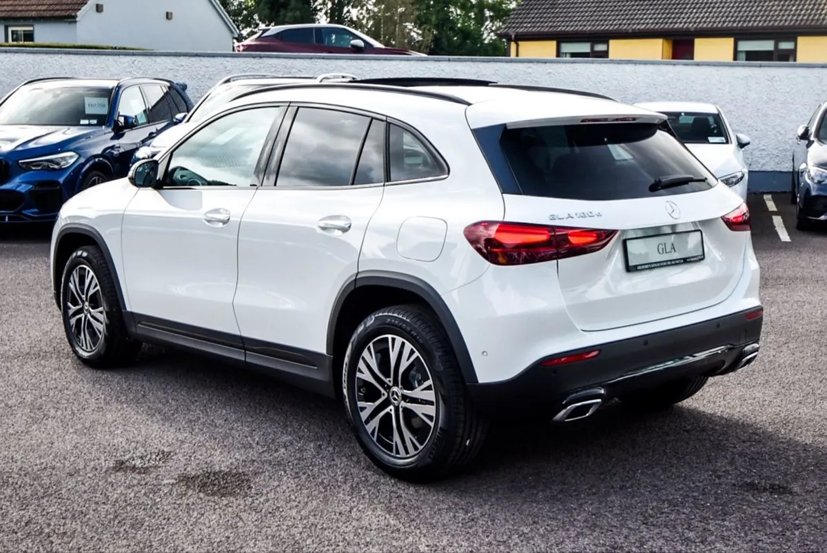 Mercedes-Benz GLA Class 180d Progressive Pan Roof - Image 4