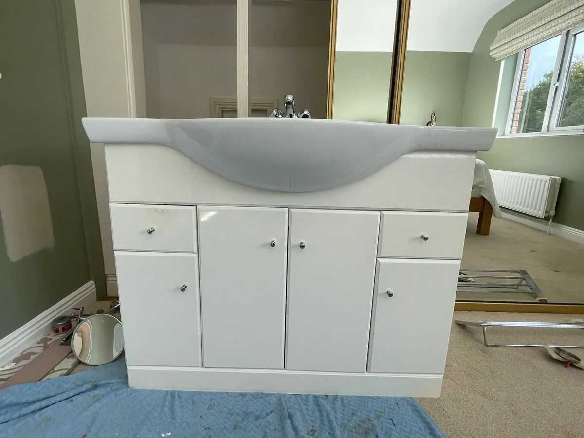 Bathroom sink free - Image 1