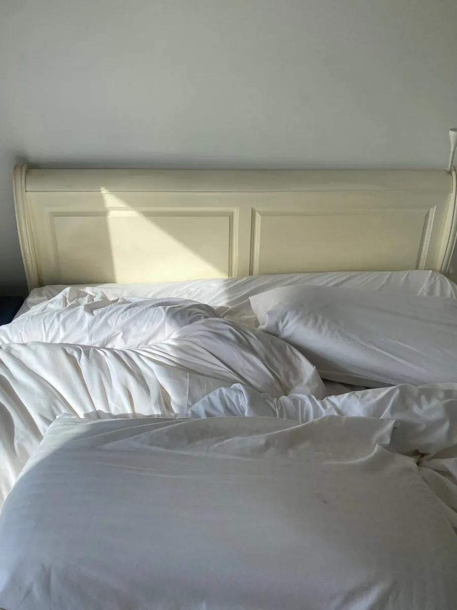 King bed - Image 1