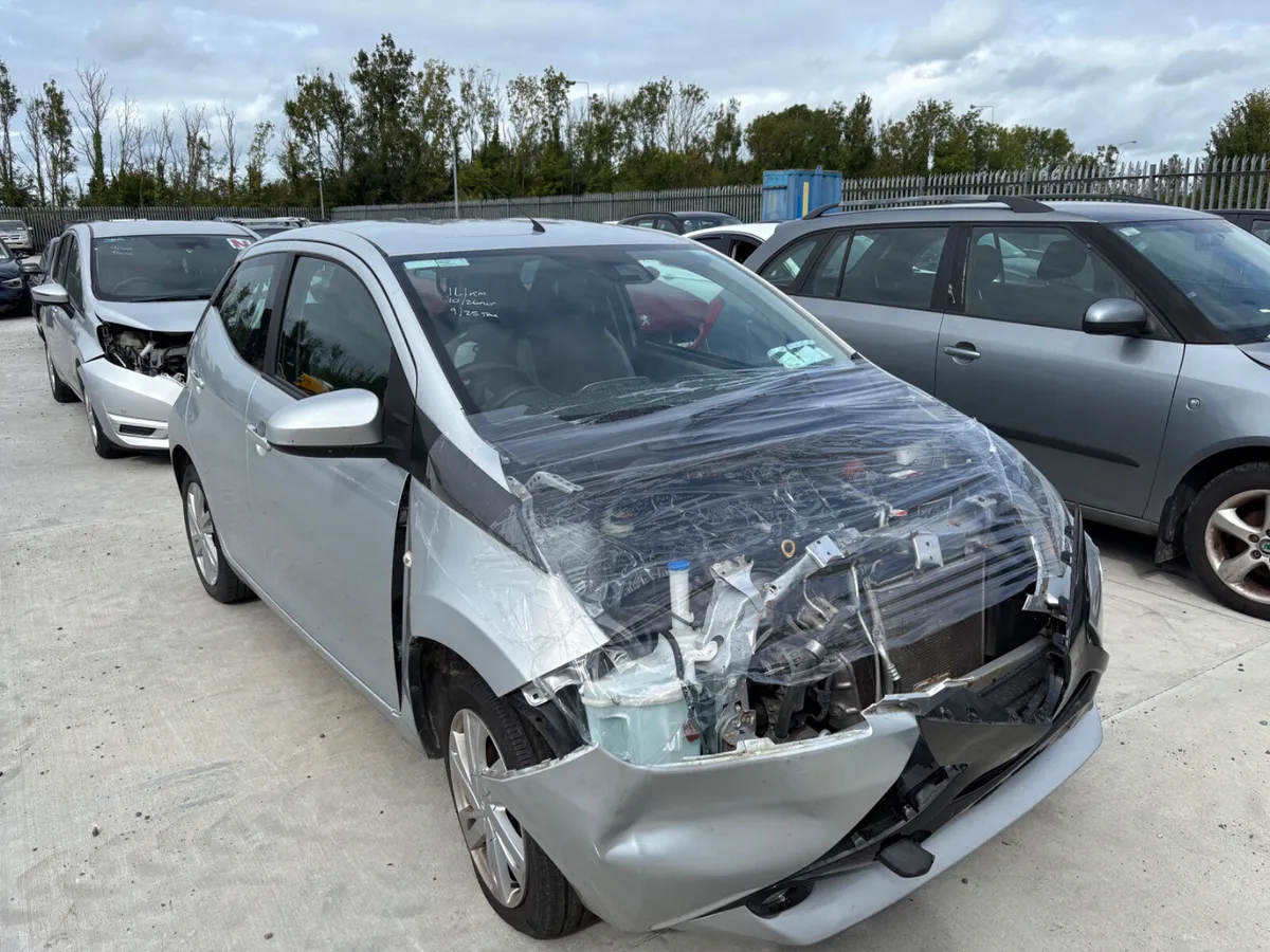 16 Aygo X-Play 1.0 Petrol NCT 9/26 160km Starts - Image 2
