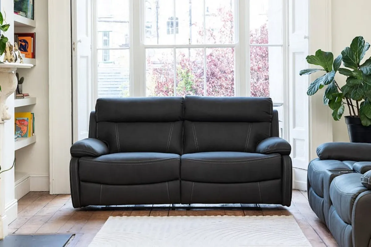 Brand new hardy electric recliner couch reduced