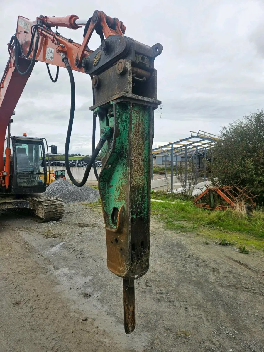 Montabert rockbreaker - Image 1
