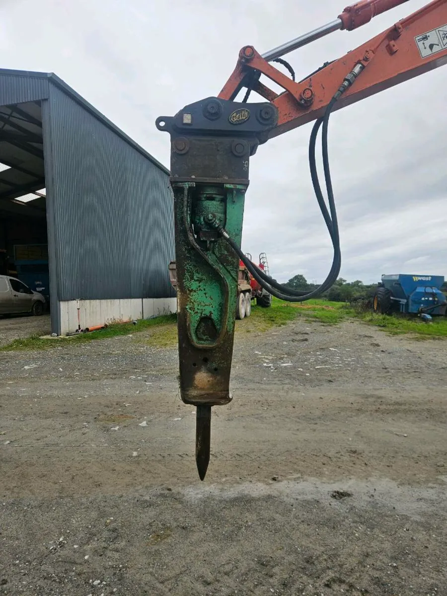 Montabert rockbreaker - Image 2