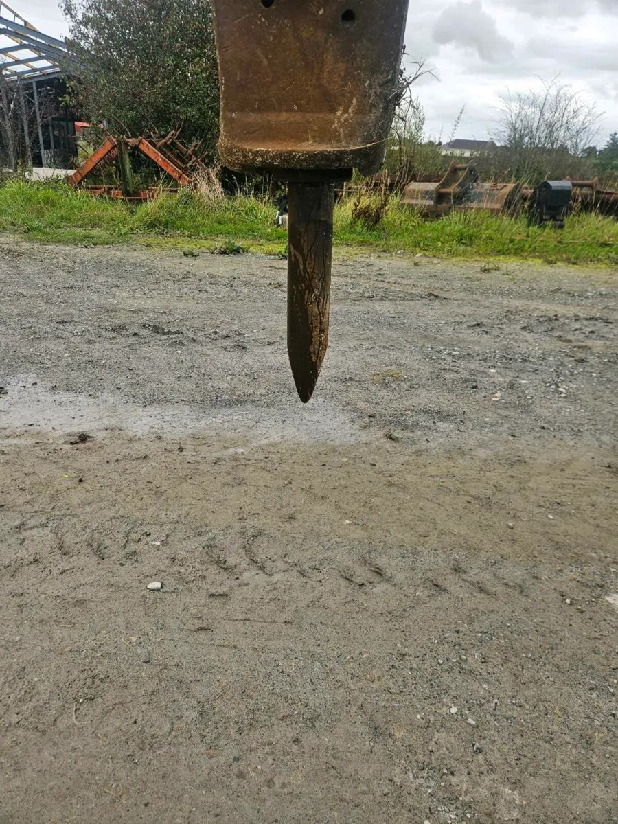 Montabert rockbreaker - Image 4