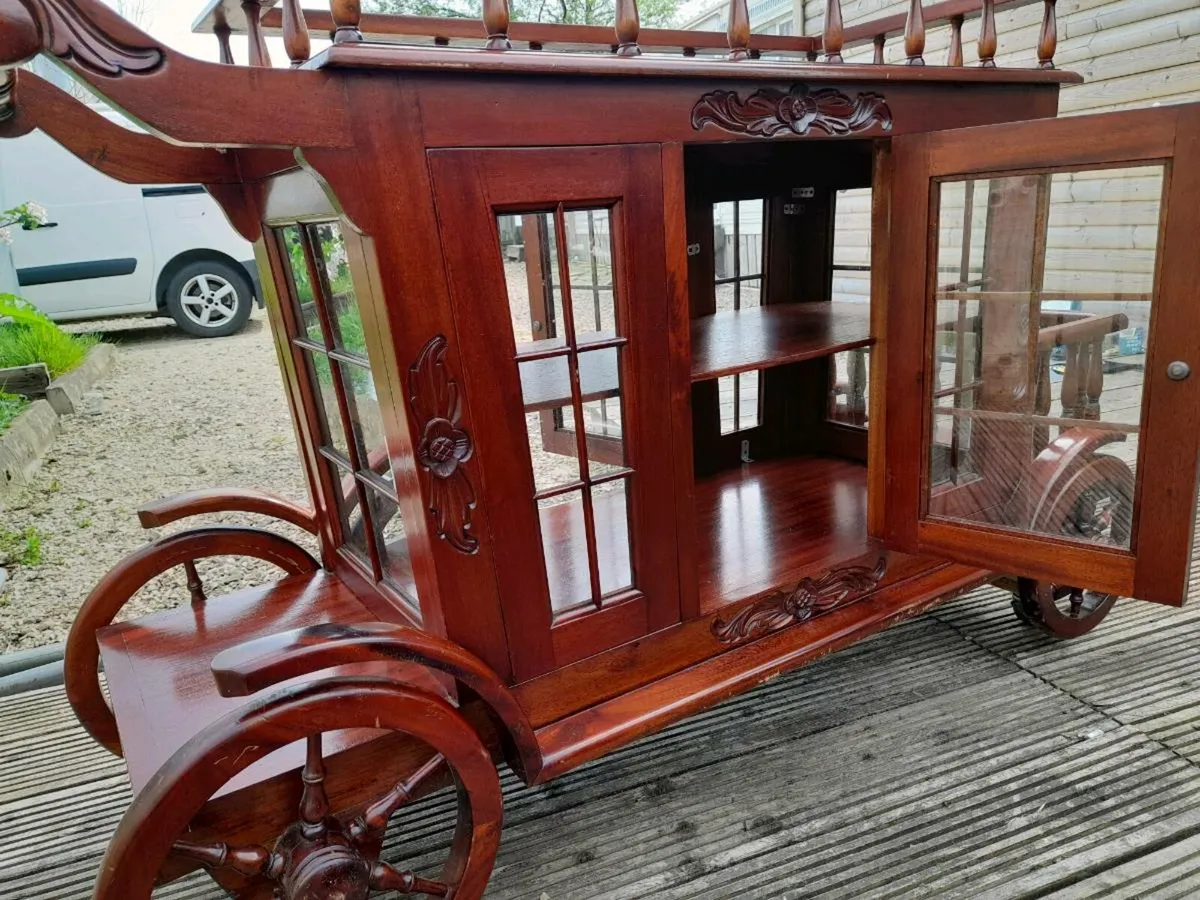 Drinks cabinet - Image 1