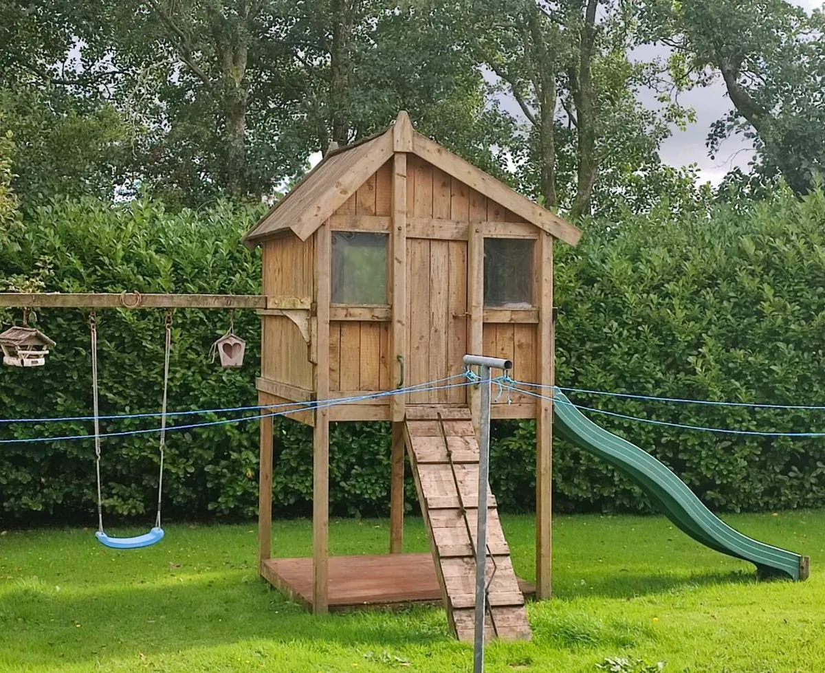 Kids tree house - Image 1
