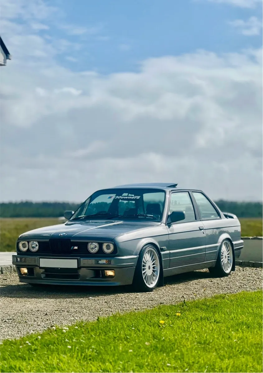 BMW e30 325i - Image 1