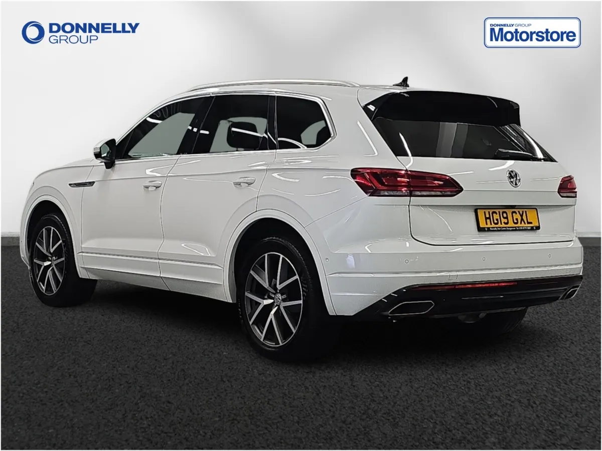 Volkswagen Touareg Diesel Estate R-Line - Image 2