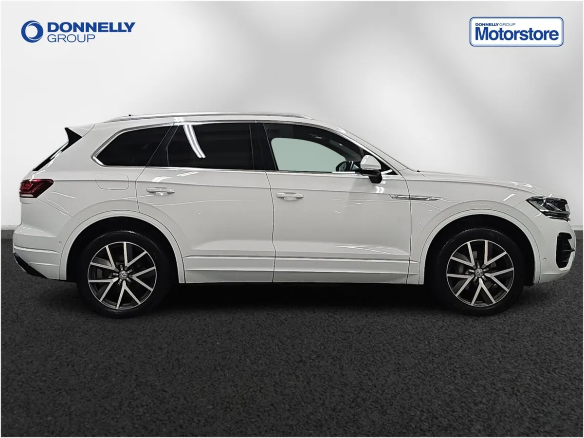 Volkswagen Touareg Diesel Estate R-Line - Image 3