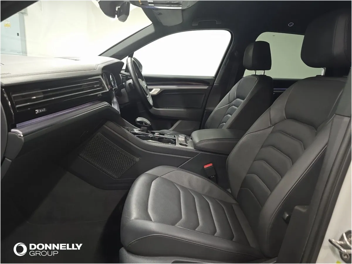 Volkswagen Touareg Diesel Estate R-Line - Image 4