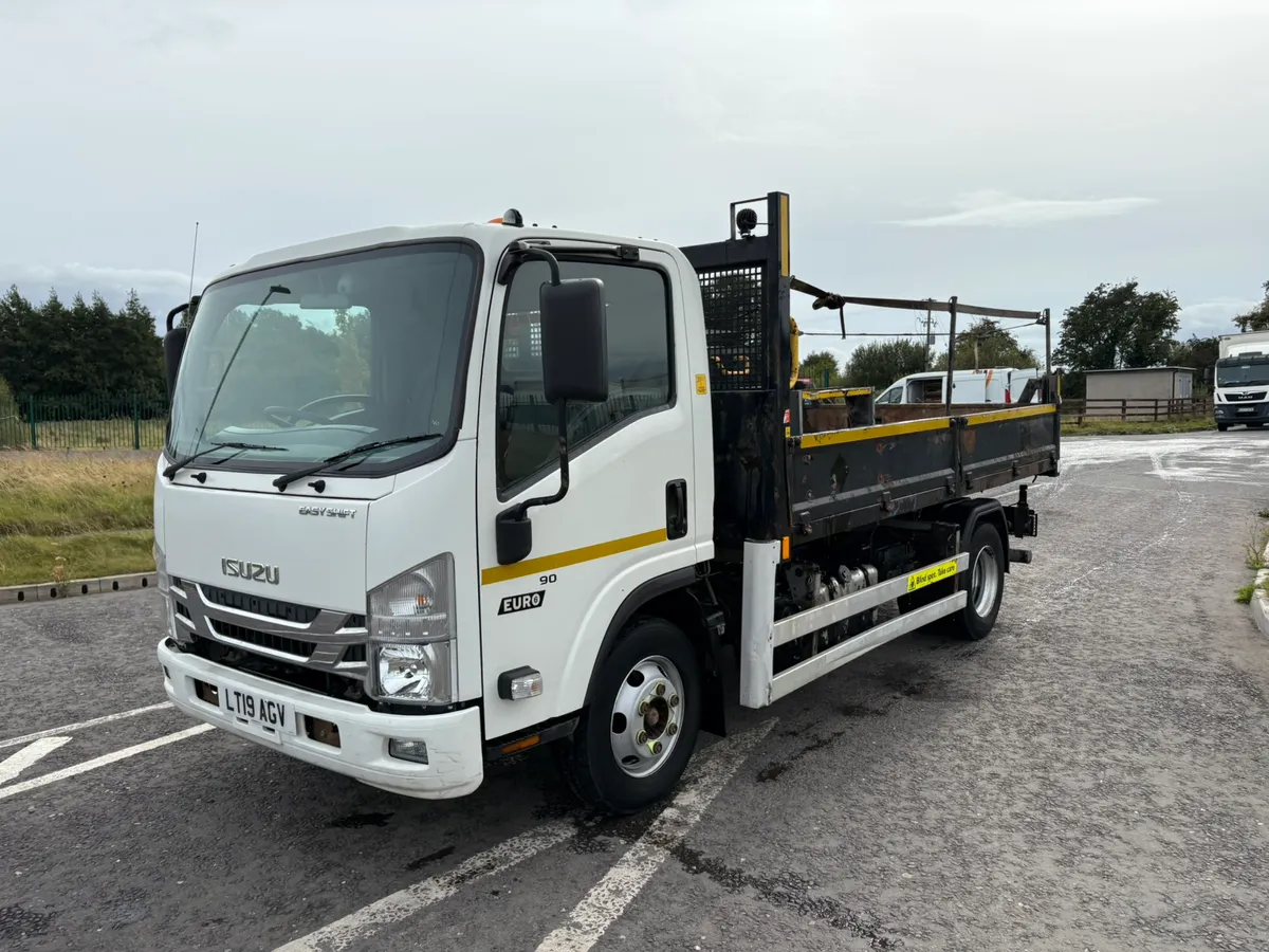 Isuzu N75.190 Tipper - Image 3