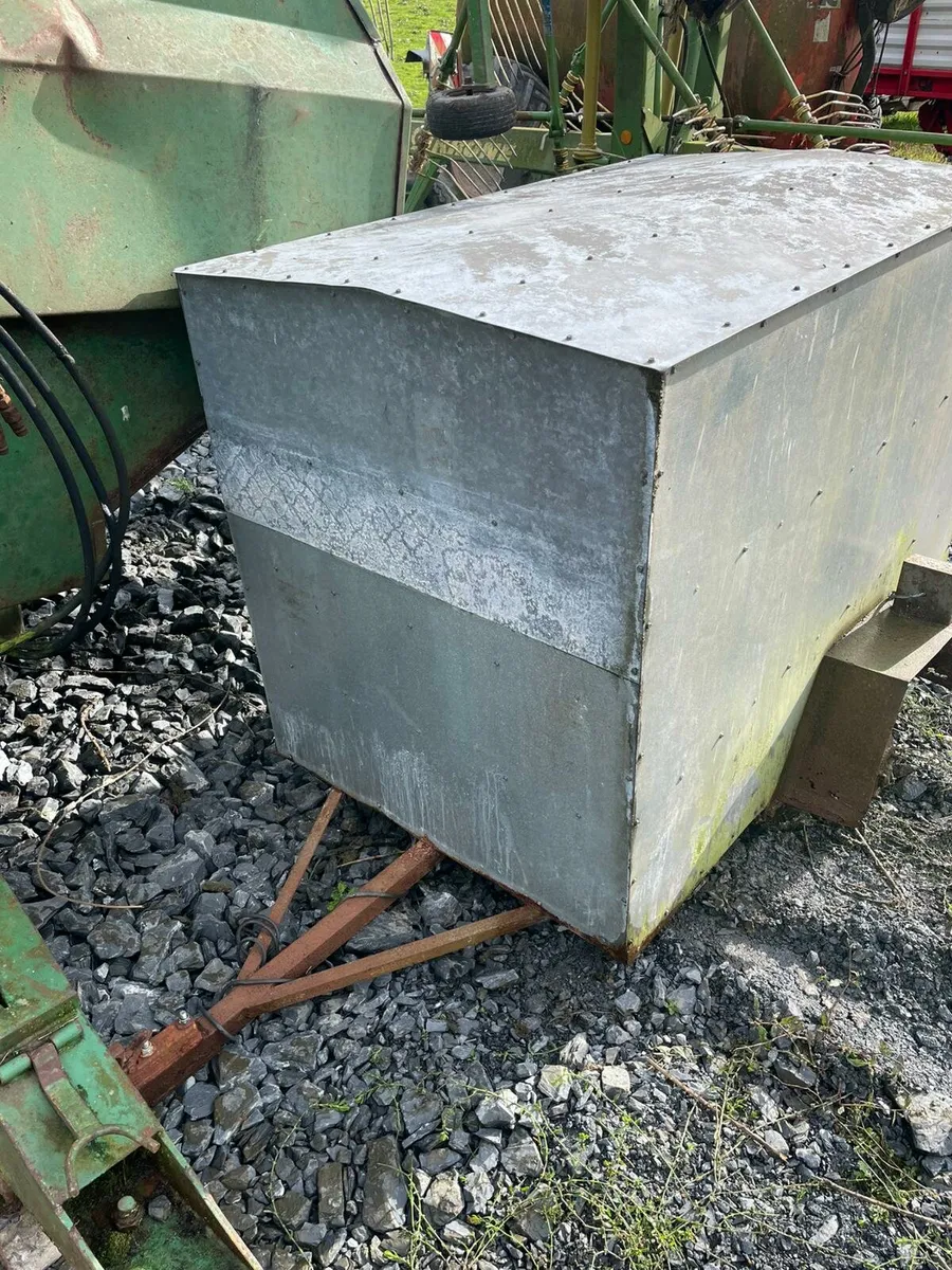 Trailer - Image 1