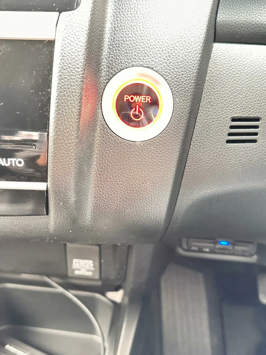 Honda fit HYBRID / AUTOMATIC /CRUISE CONTROL/ 2019 - Image 3