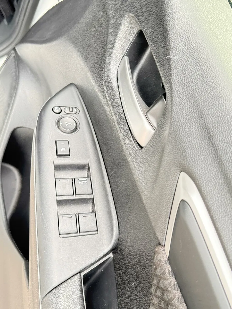 Honda fit HYBRID / AUTOMATIC /CRUISE CONTROL/ 2019 - Image 4