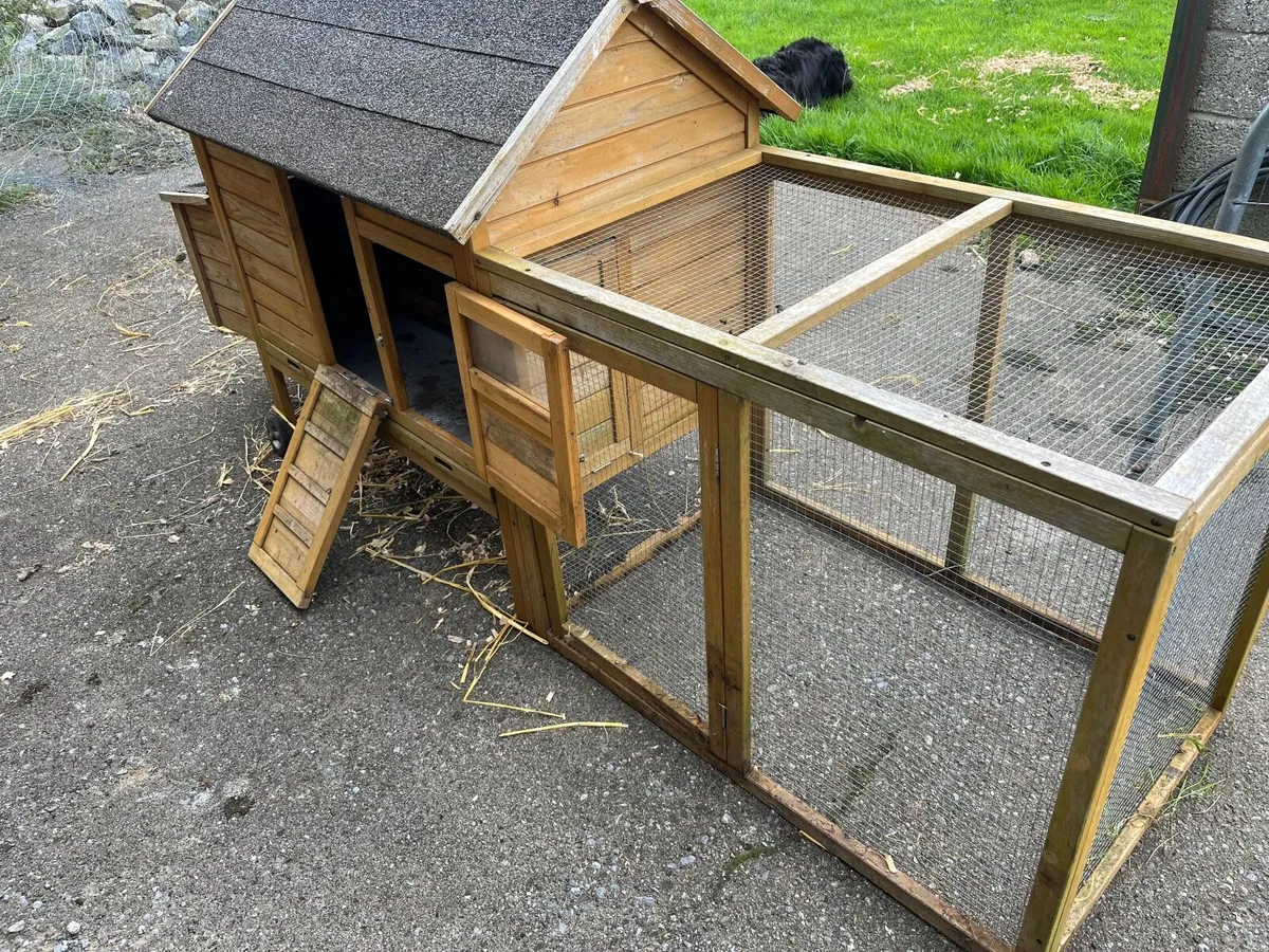 Mobile chicken coop with run - Image 1
