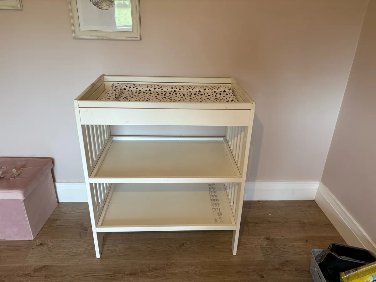 Changing table & High Chair - Image 1