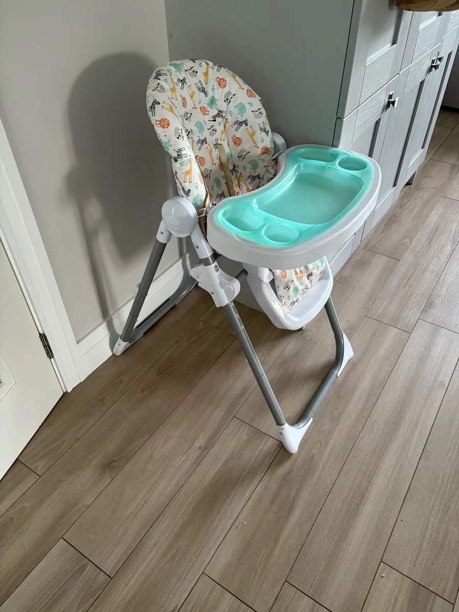 Changing table & High Chair - Image 4