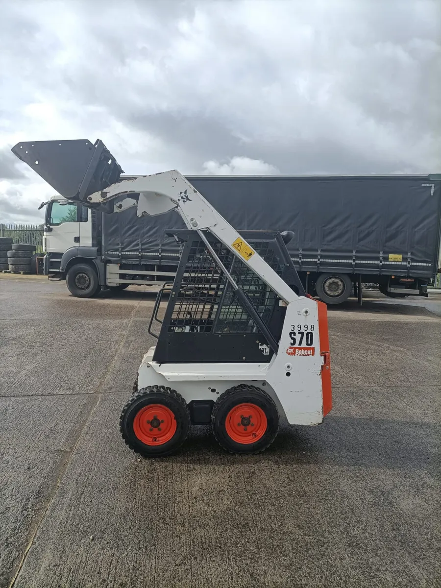 2018 bobcat skid steer S70 low hrs 3 foot bucket - Image 4