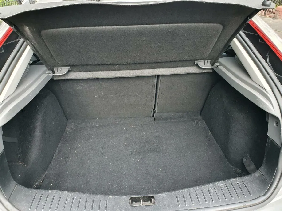 Ford Focus 2012 1.6L Diesel - Image 4