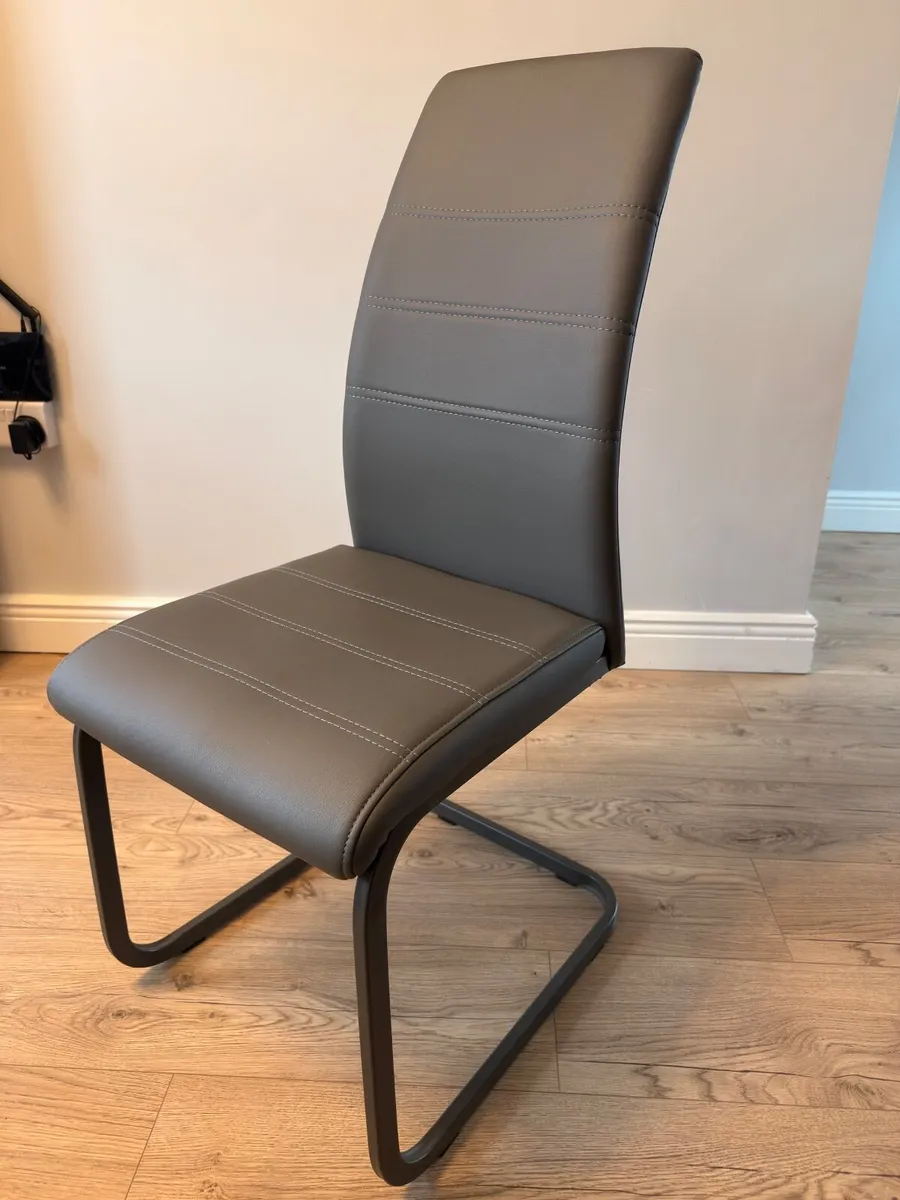 Dining chairs - Image 2