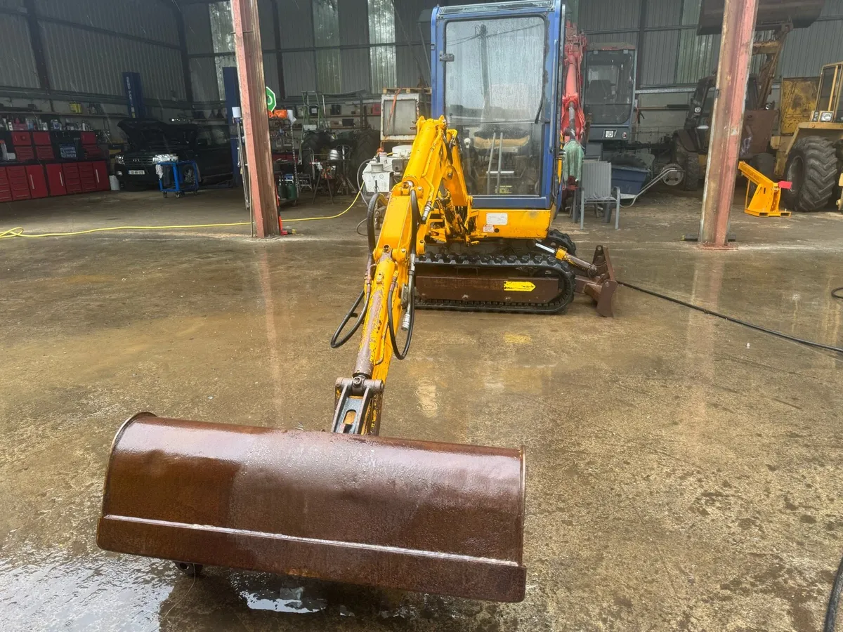 JCB 3 ton mini digger - Image 4