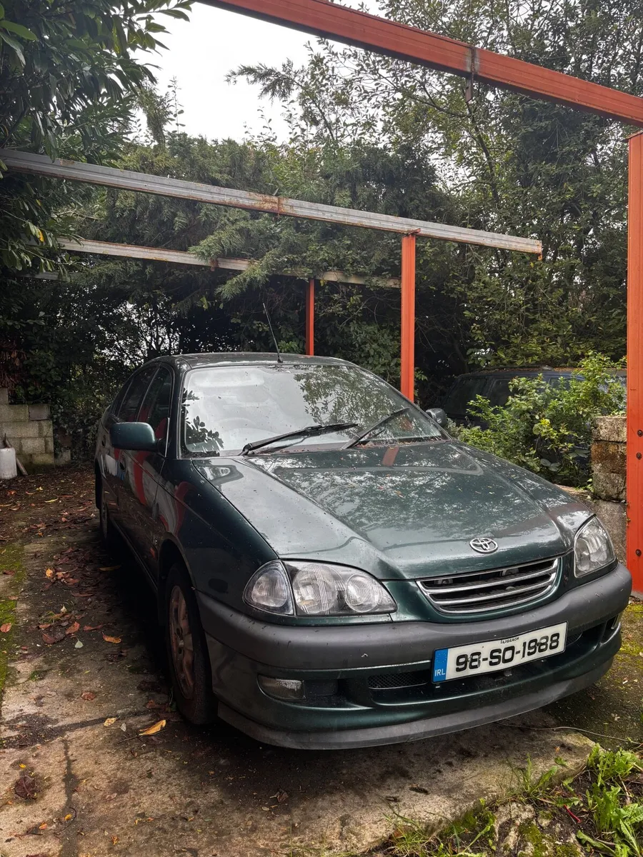Toyota Avensis 1998 - Image 1
