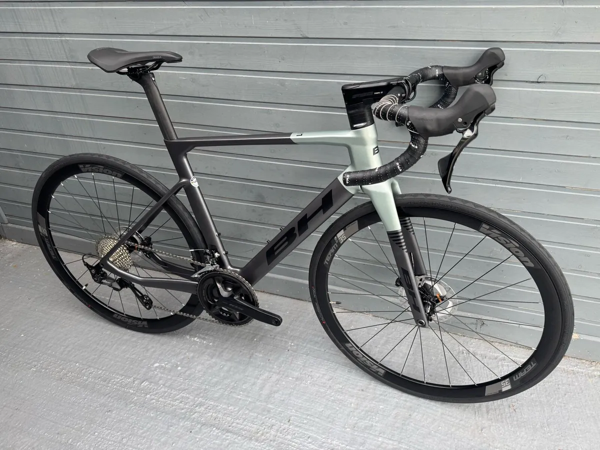 Free Delivery - BH RS1 3.5 Carbon Road Bike - Image 2