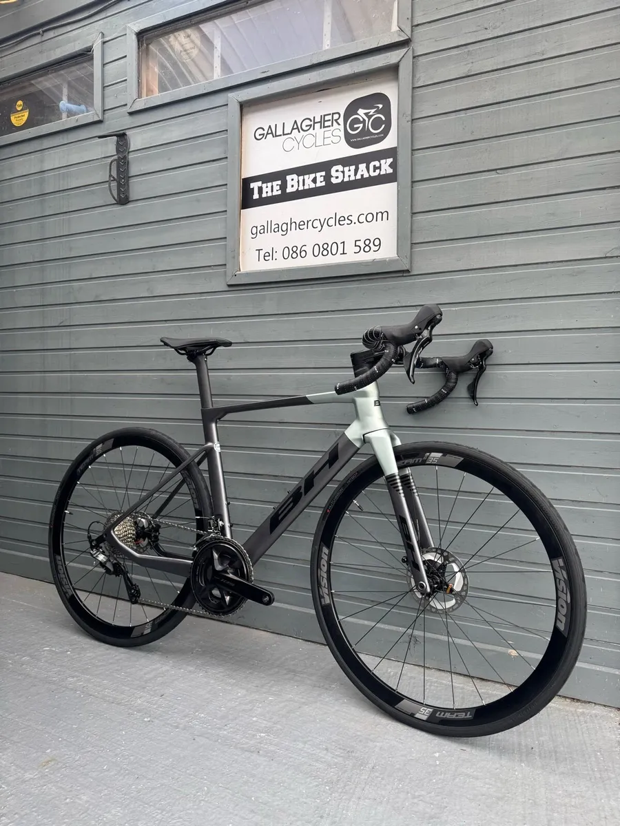 Free Delivery - BH RS1 3.5 Carbon Road Bike - Image 3