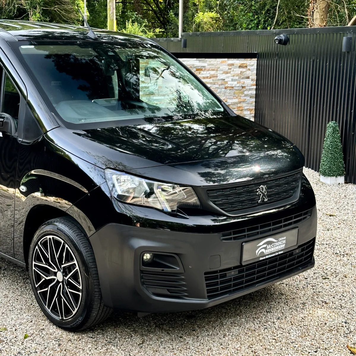 2022 (221)  Peugeot Partner Professional Premium - Image 2