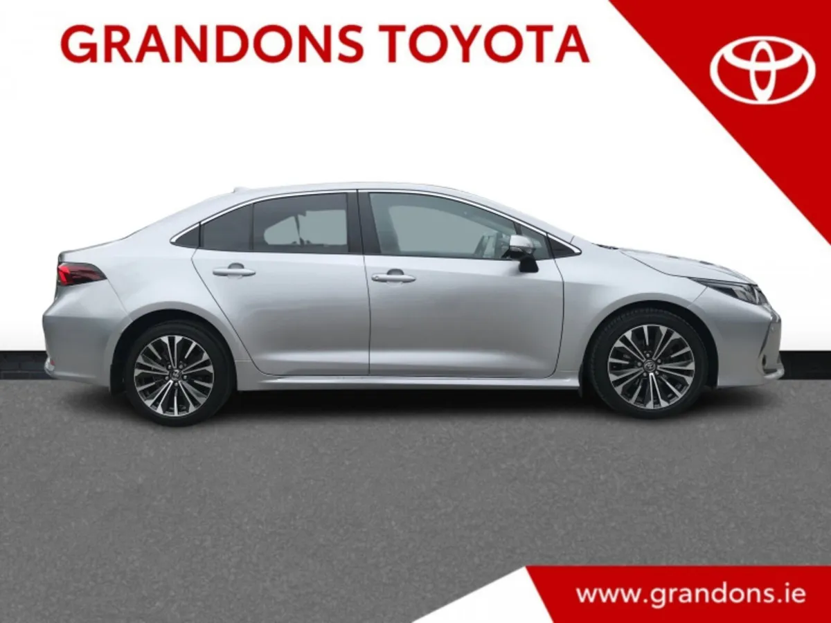Toyota Corolla LUNA SPORT SALOON - GRANDONS - Image 3