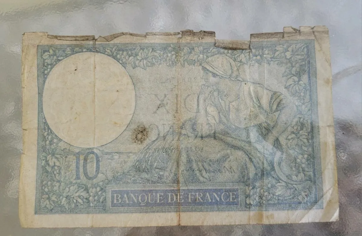 10 franc note 1939 . 
WW2 - Image 2