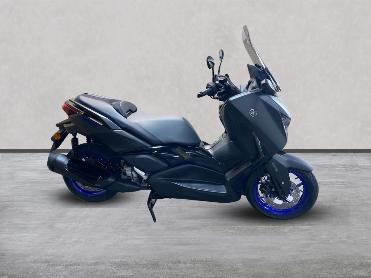Special Offer, New Yamaha X-Max 300 25MY,SAVE £403 - Image 1