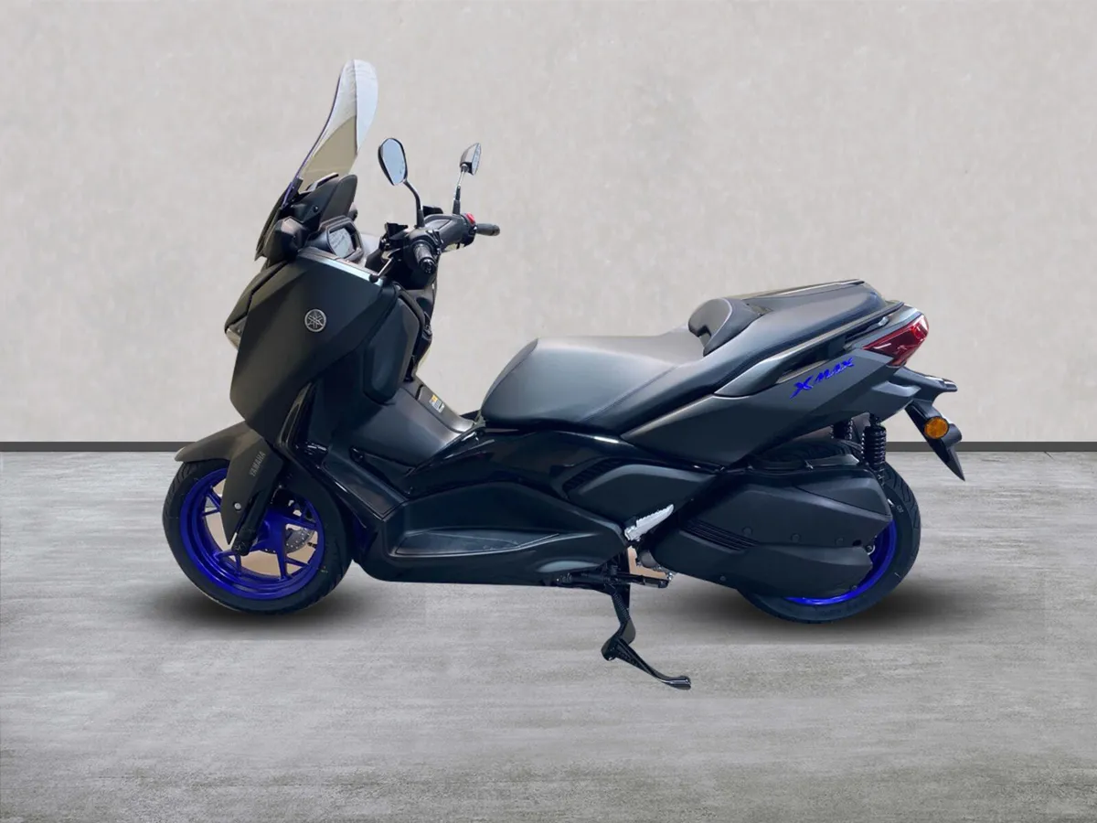 Special Offer, New Yamaha X-Max 300 25MY,SAVE £403 - Image 2