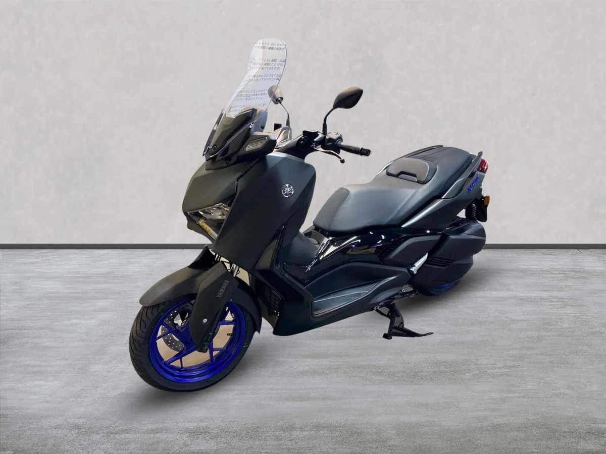 Special Offer, New Yamaha X-Max 300 25MY,SAVE £403 - Image 4