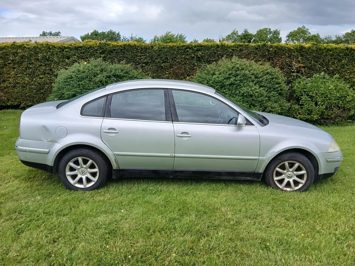 Volkswagen Passat 2005 - Image 1