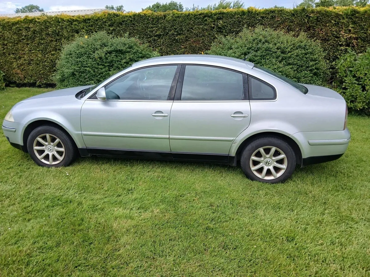 Volkswagen Passat 2005 - Image 2