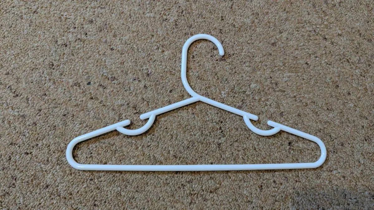 100 26cm junior hangers - Image 2