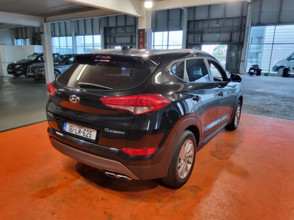 Hyundai Tucson SE 2.0 Crdi 2WD NAV Bd - Image 3