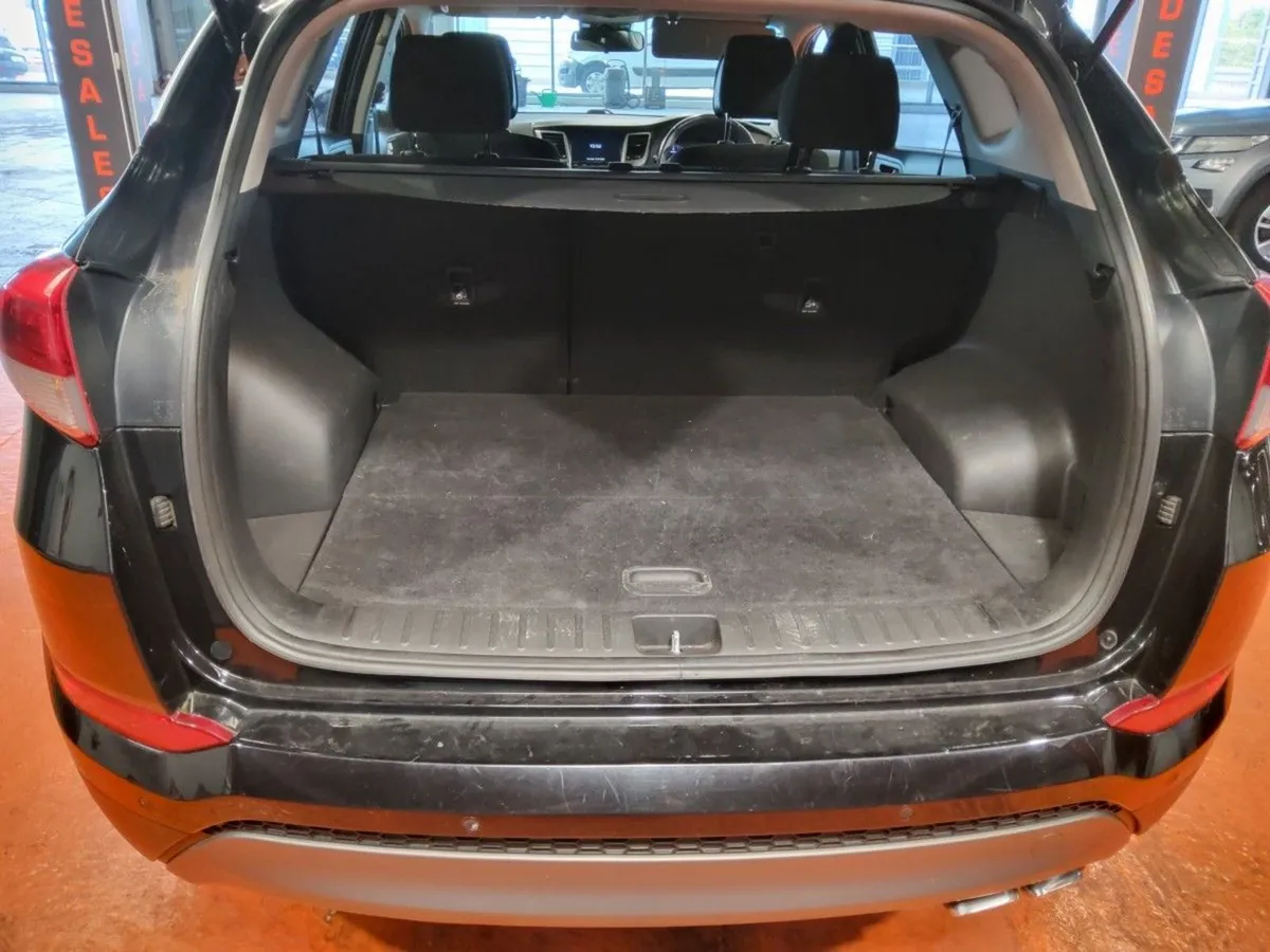 Hyundai Tucson SE 2.0 Crdi 2WD NAV Bd - Image 4