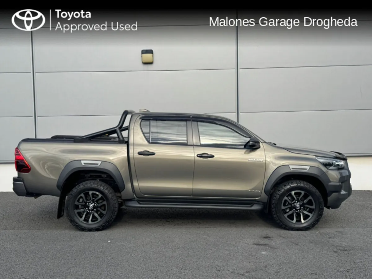 Toyota Hilux 2.8 Invincible Auto - Image 3