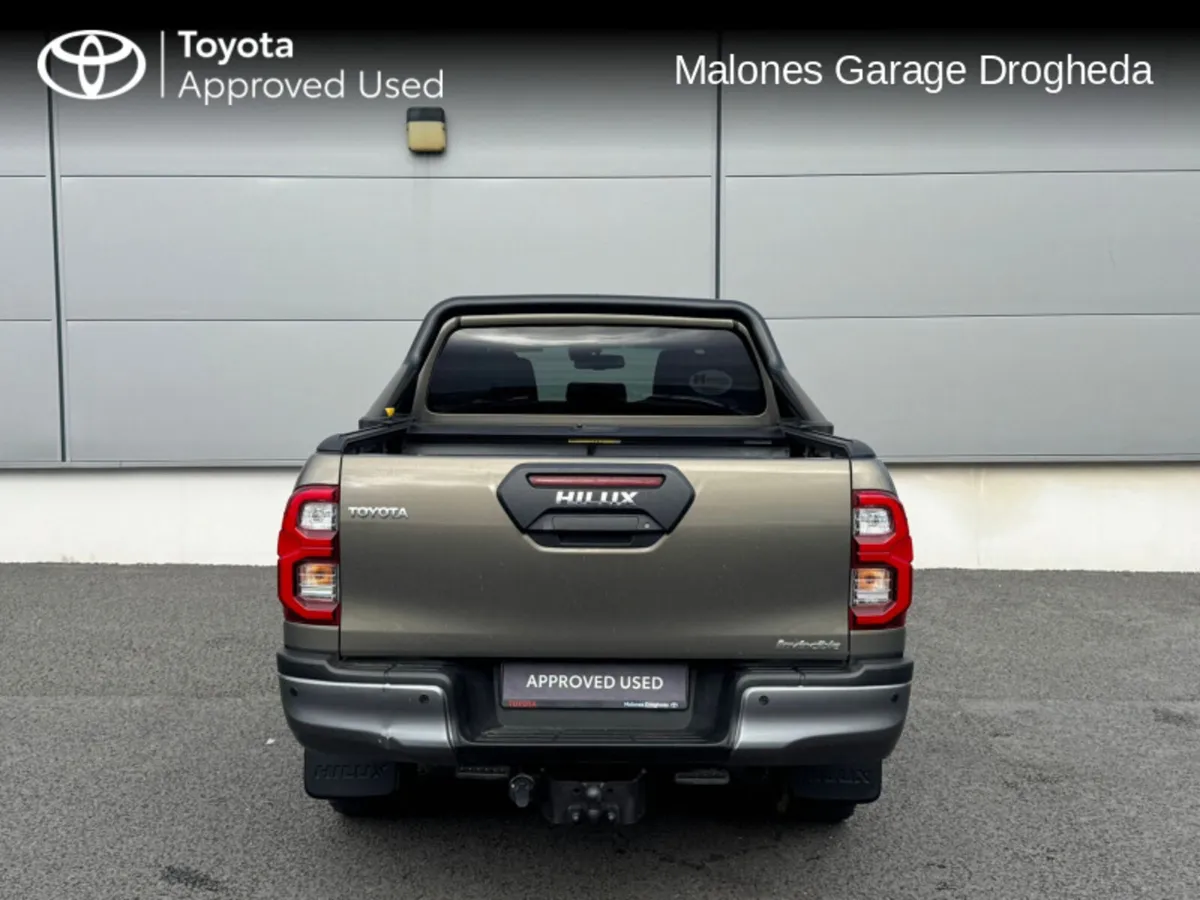 Toyota Hilux 2.8 Invincible Auto - Image 4