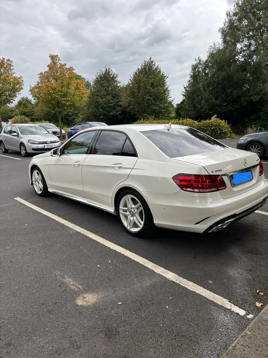 Mercedes e300 hybrid - Image 2