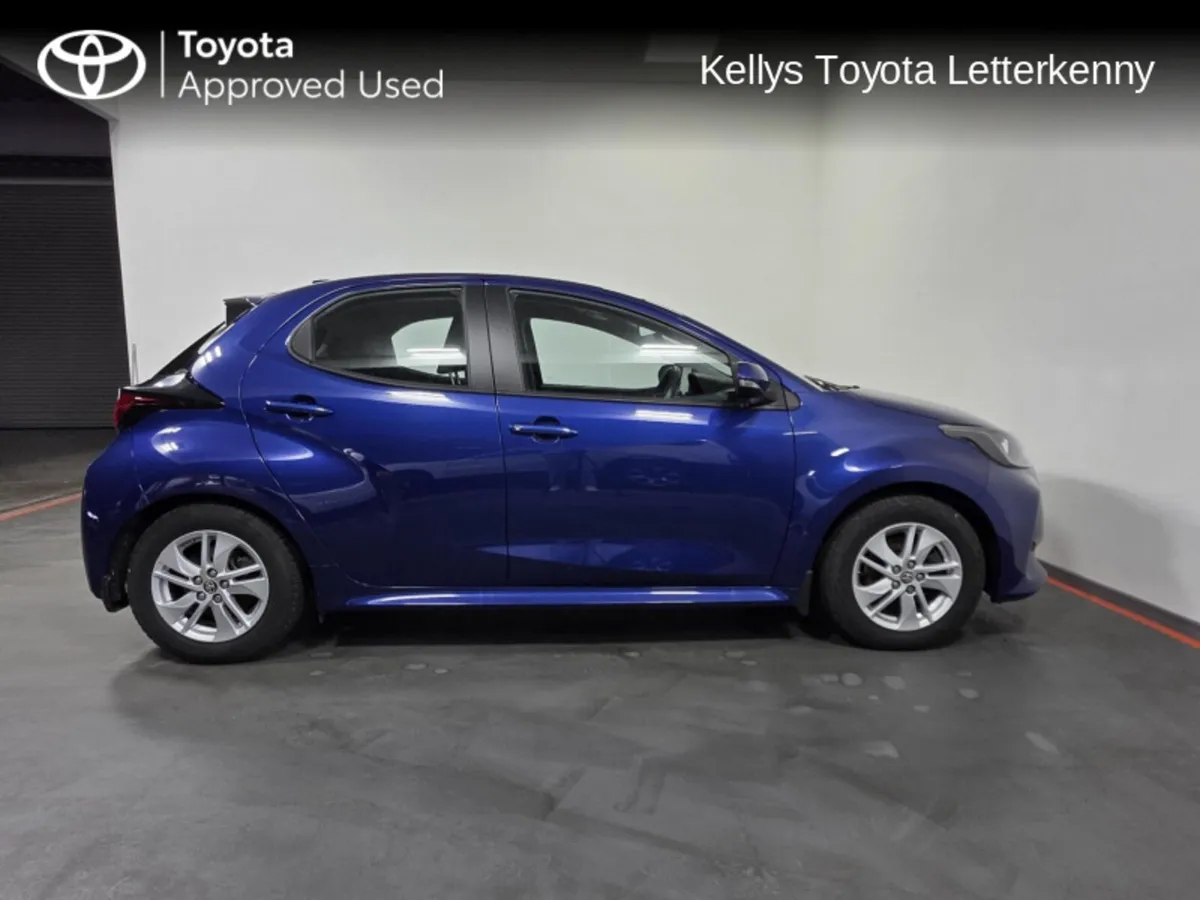 Toyota Yaris YARIS HYBRID LUNA #82 - Image 2