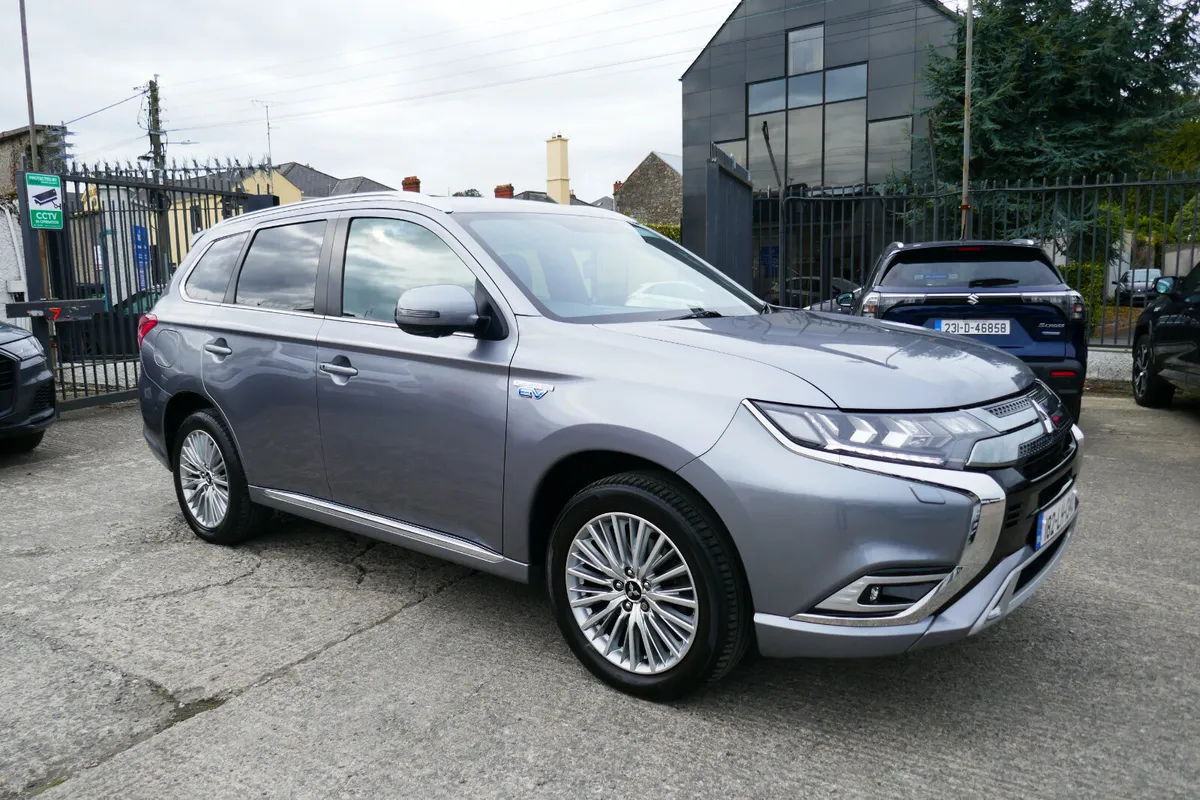 182, MITSUBISHI OUTLANDER 2.4 4H PHEV 132BHP 5 5DR - Image 2