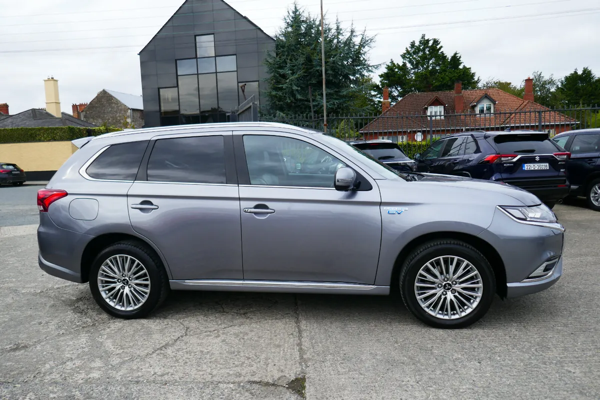 182, MITSUBISHI OUTLANDER 2.4 4H PHEV 132BHP 5 5DR - Image 3