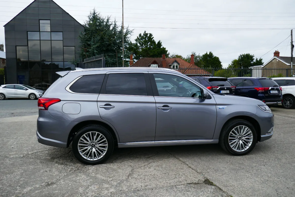 182, MITSUBISHI OUTLANDER 2.4 4H PHEV 132BHP 5 5DR - Image 4