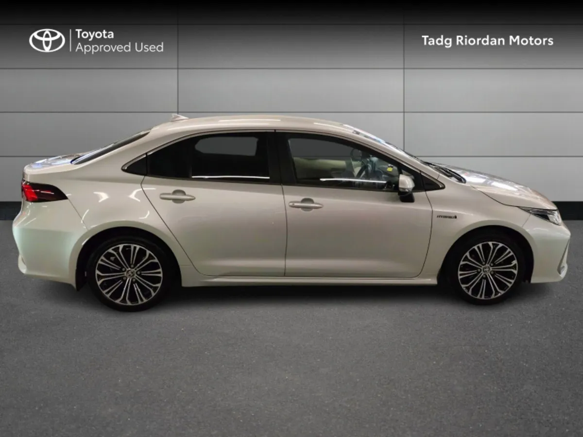 Toyota Corolla HYB LUNA SPORT - Image 3