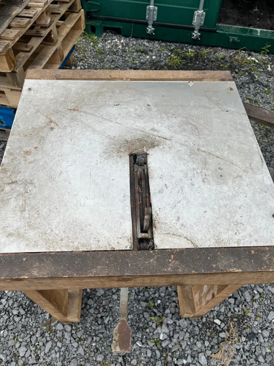 Clamp ring table - Image 1