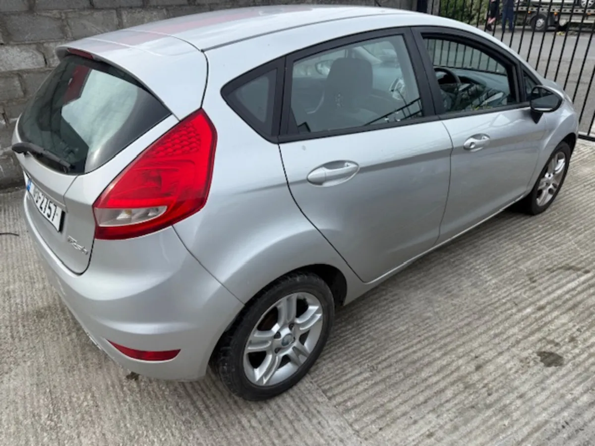 2010 FORD FIESTA - Image 4