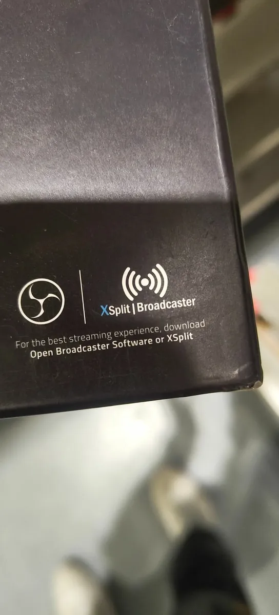 BRAND NEW RAZER SEIREN PROFESSIONAL MICROPHONE - Image 4